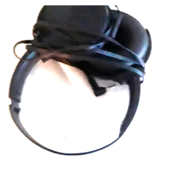 Headphones - Picture 1 of 1